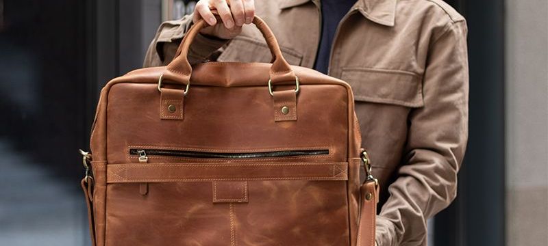 How to Choose a Leather Laptop Bag: 13″, 15.6″ or 17″ and What Actually Fits