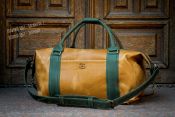 Кожаная мужская спортивная сумка карамельного и зеленого цвета