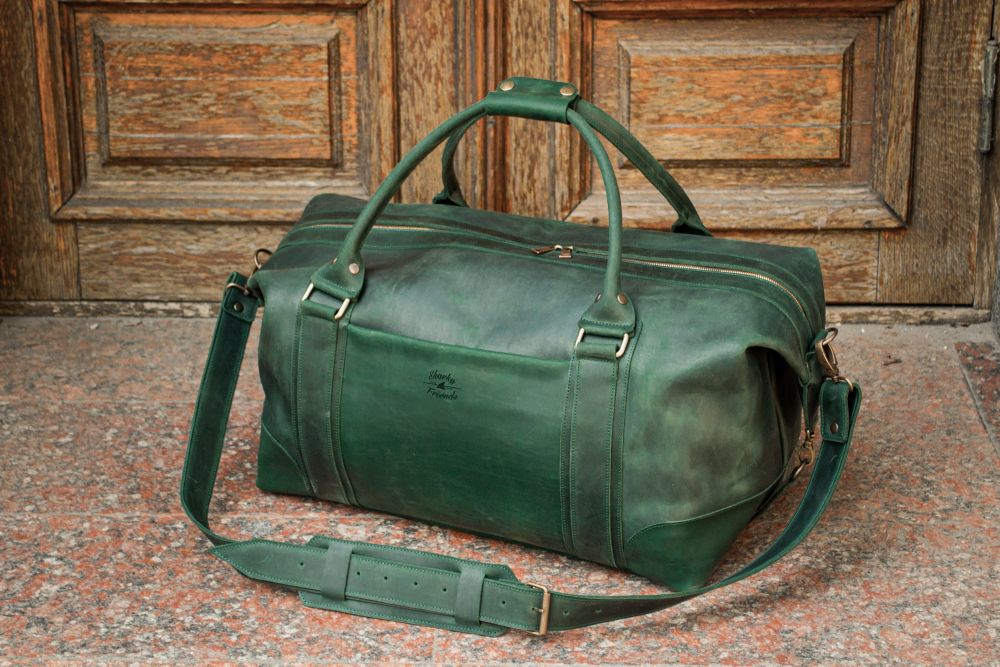 Кожаная мужская дорожная сумка зеленого цвета