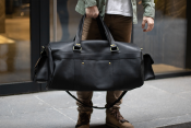 Черная дорожная сумка Бизон из натуральной телячьей кожи